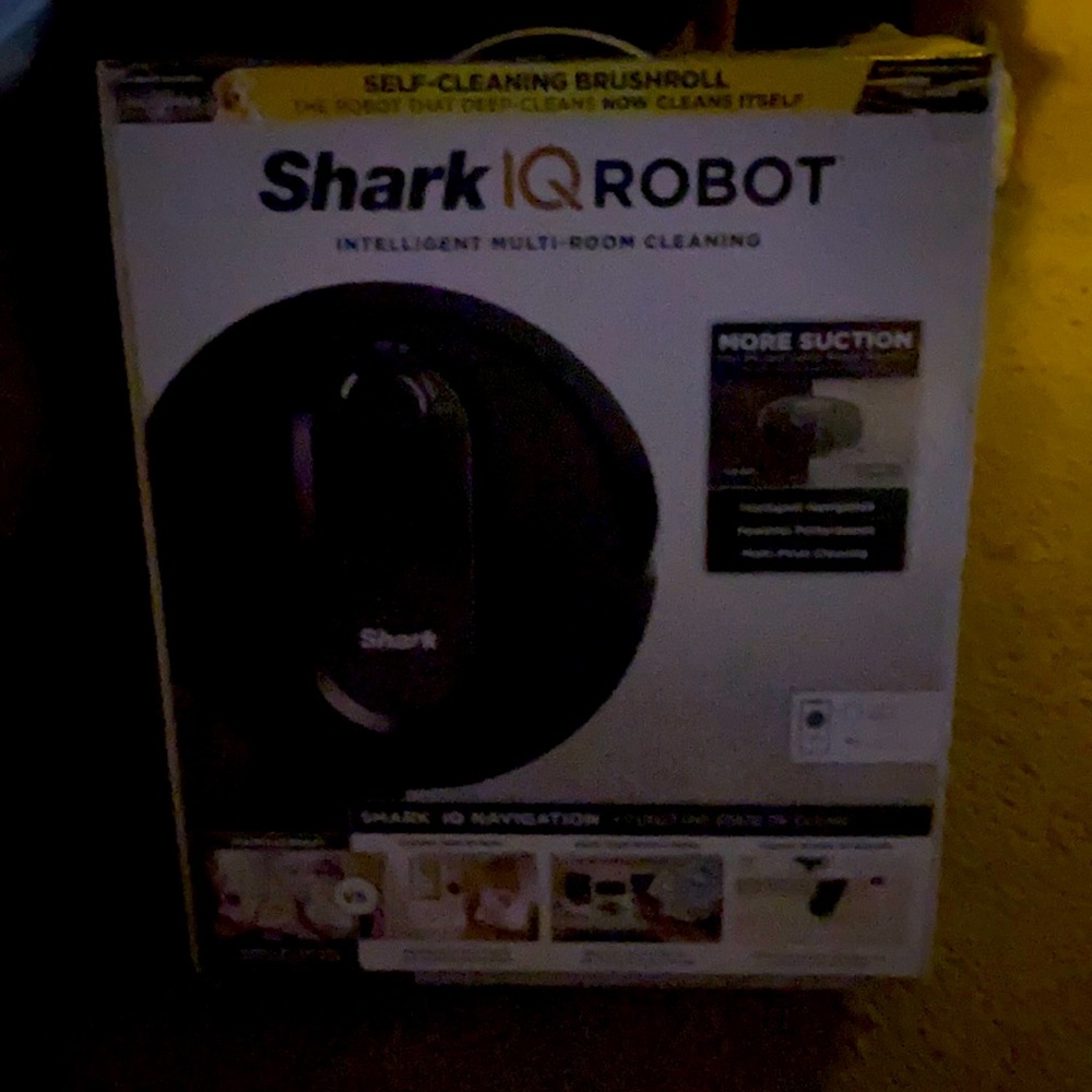 Shark IQ Robot self-guiding vacuum